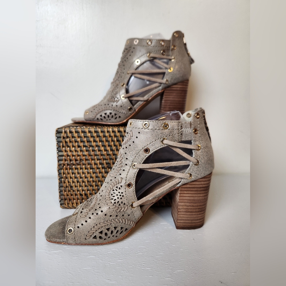 Latigo Leather Saelena Handcrafted Gold Grommet Zip Back Peep-Toe Block Heel - Picture 5 of 14